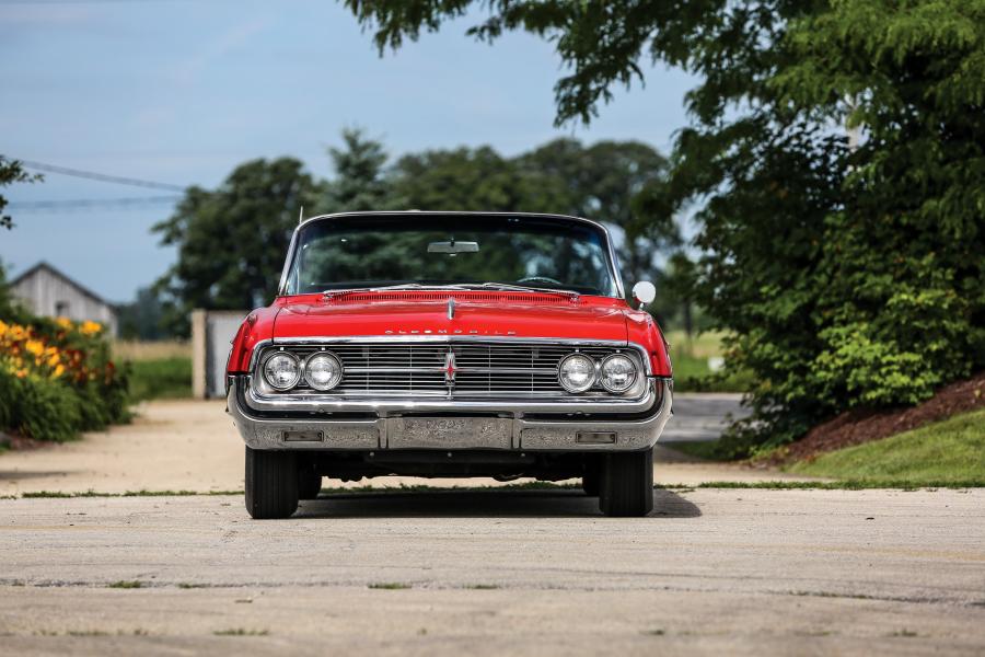  Oldsmobile Starfire Convertible (3667) 1962 года  (фото 1 из 35)